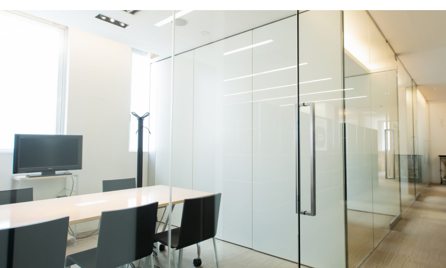 一面ガラス張りのKADODE神楽坂サロン