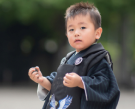 黒い着物を着た5歳男児