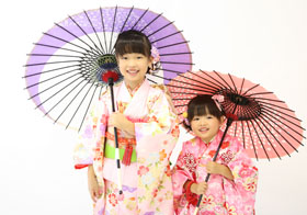 3,7,5歳の着物姿の子どもたち