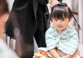 3,7,5歳の着物姿の子どもたち